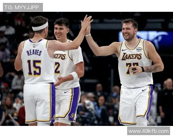 湖人队东契奇30分准三双，里夫斯关键7分，艾顿22+15统治内线力克鹈鹕